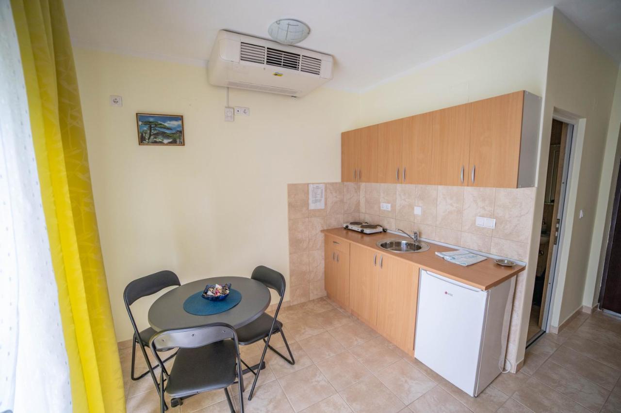 Prenociste Leona Aparthotel Veliko Gradište Exteriör bild