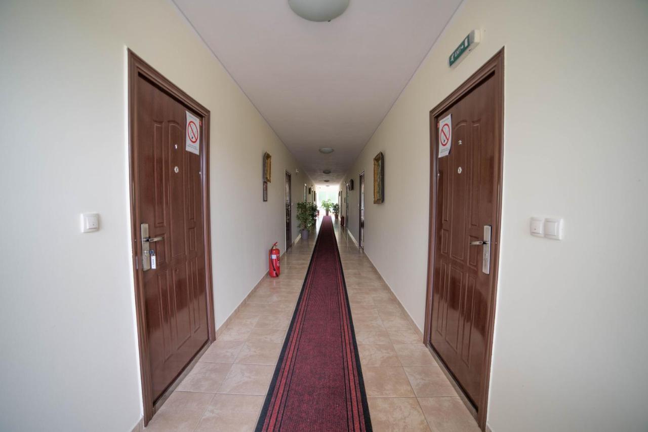 Prenociste Leona Aparthotel Veliko Gradište Exteriör bild