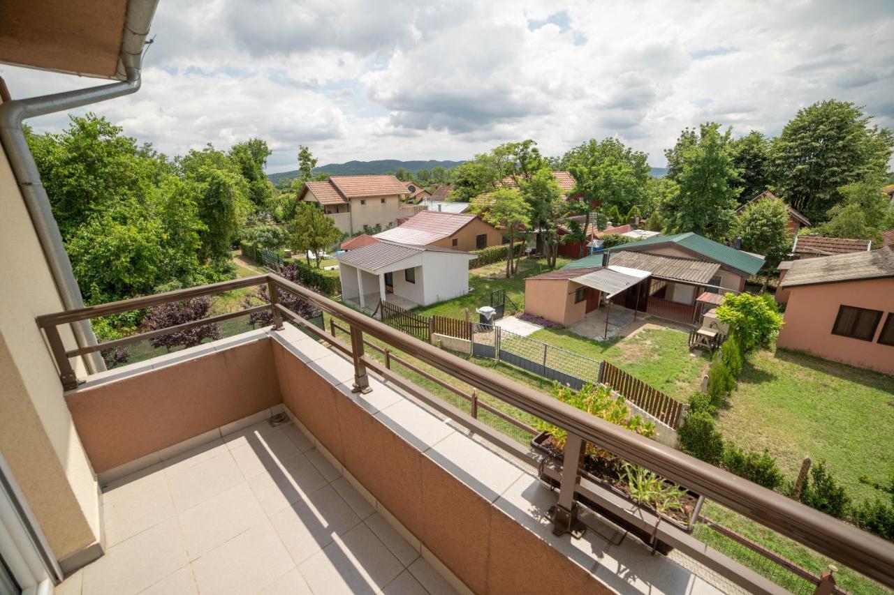 Prenociste Leona Aparthotel Veliko Gradište Exteriör bild
