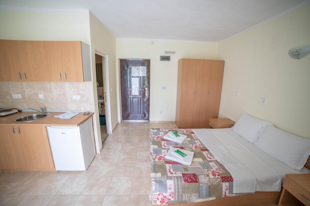 Prenociste Leona Aparthotel Veliko Gradište Exteriör bild