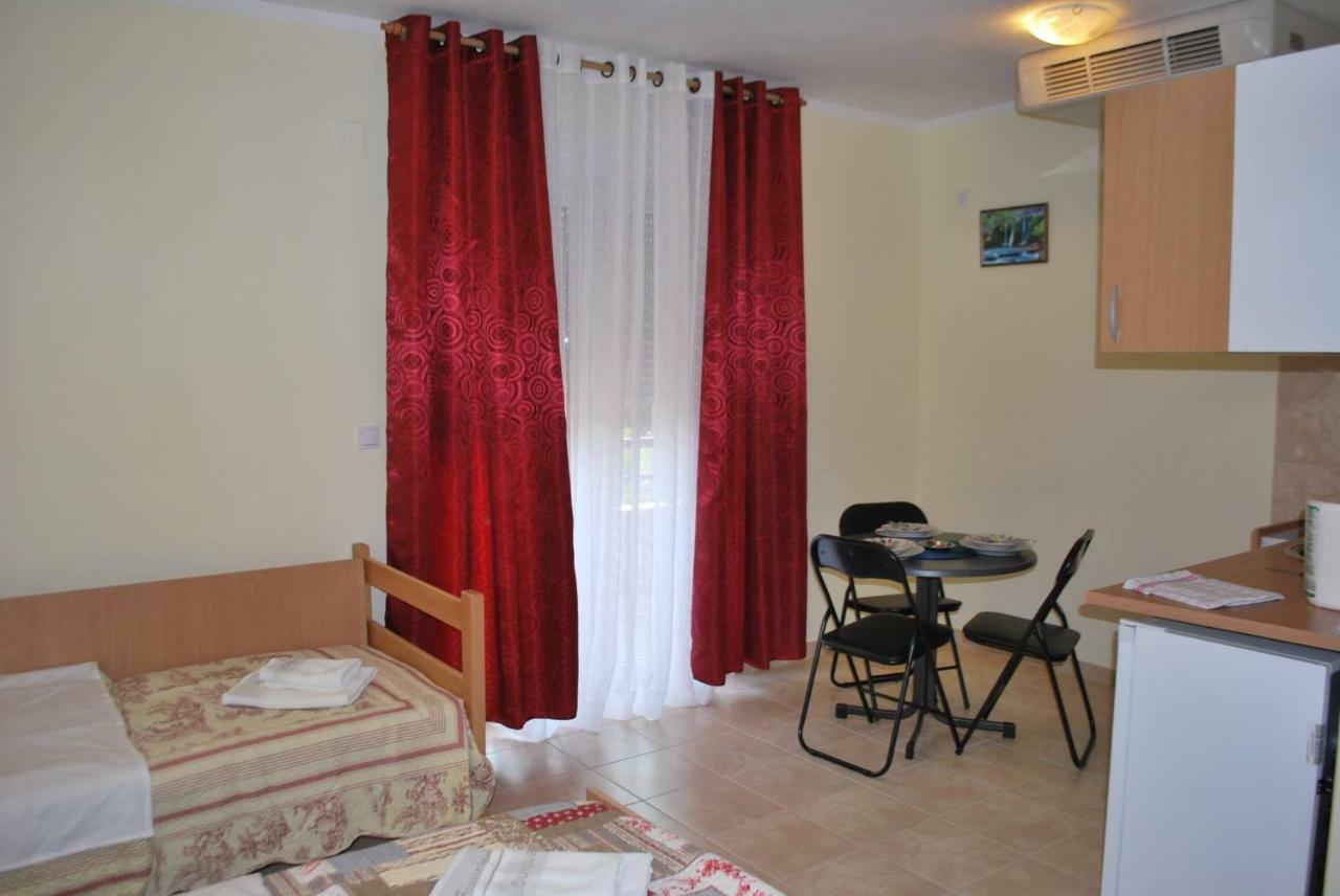 Prenociste Leona Aparthotel Veliko Gradište Exteriör bild