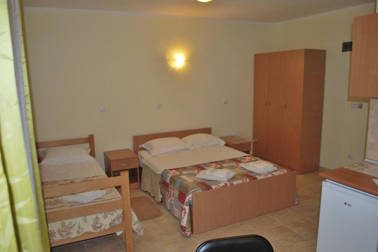 Prenociste Leona Aparthotel Veliko Gradište Exteriör bild