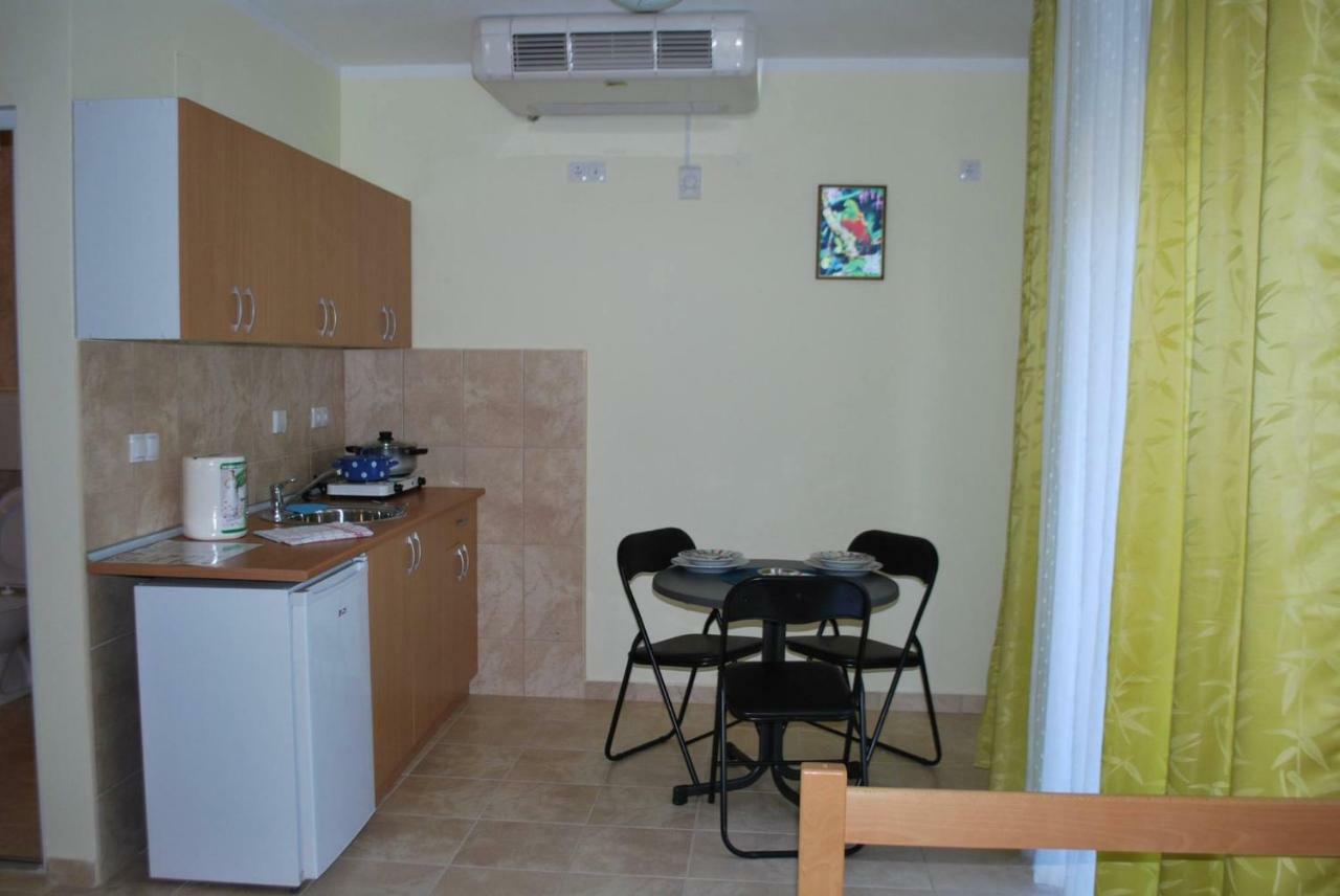 Prenociste Leona Aparthotel Veliko Gradište Exteriör bild